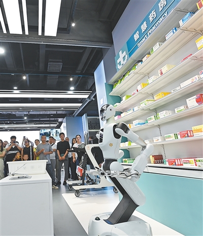 探访全球首家具身智能机器人4S店