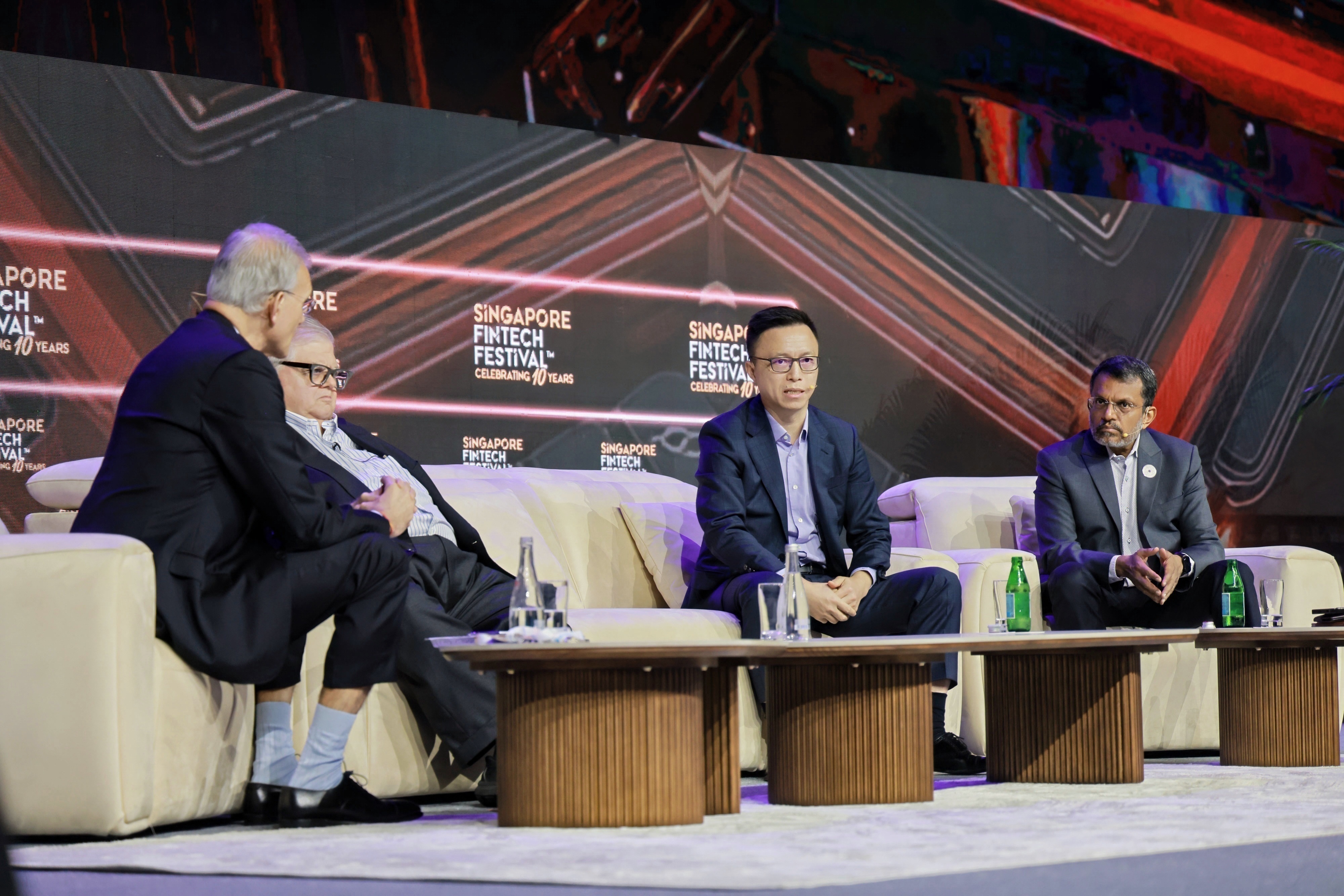 蚂蚁井贤栋：生成式AI将让每个人拥有理财助手 每个中小企业拥有CFO