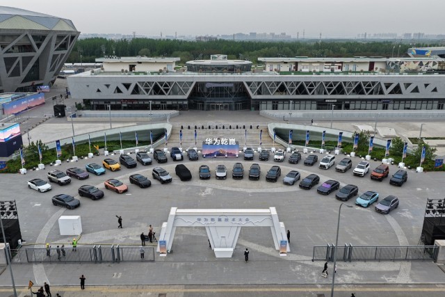 头部车企的共识：好车先配乾崑智驾